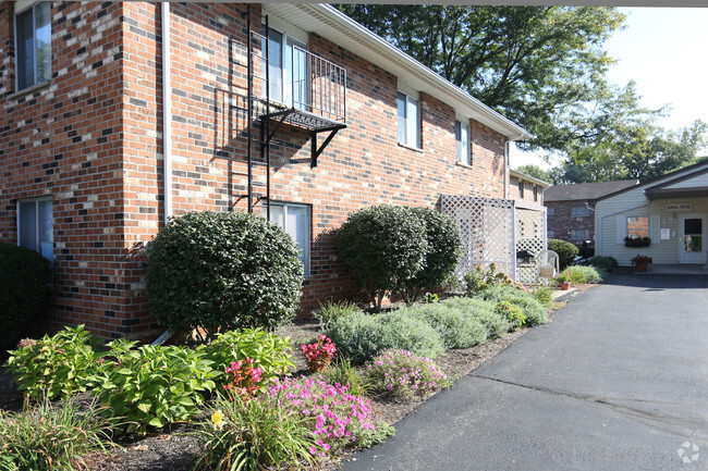 Building Photo - Oakwood Manor Apartments