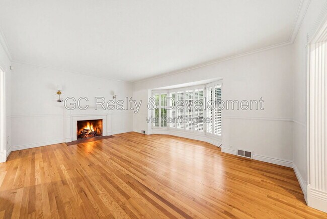 Foto del edificio - 313 Ridge Rd