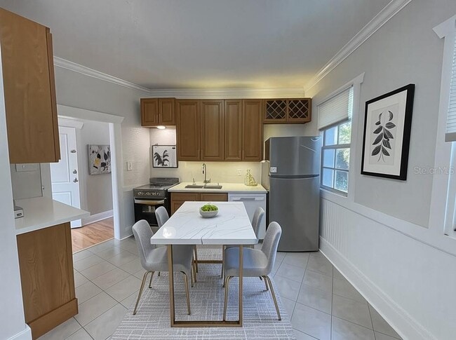 Building Photo - 2305 W Texas Ave