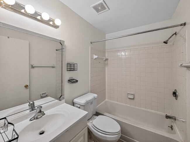 Foto del edificio - 602 Kenwick Cir