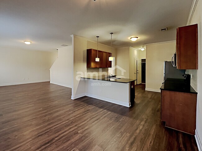 Building Photo - 2564 Beal Street