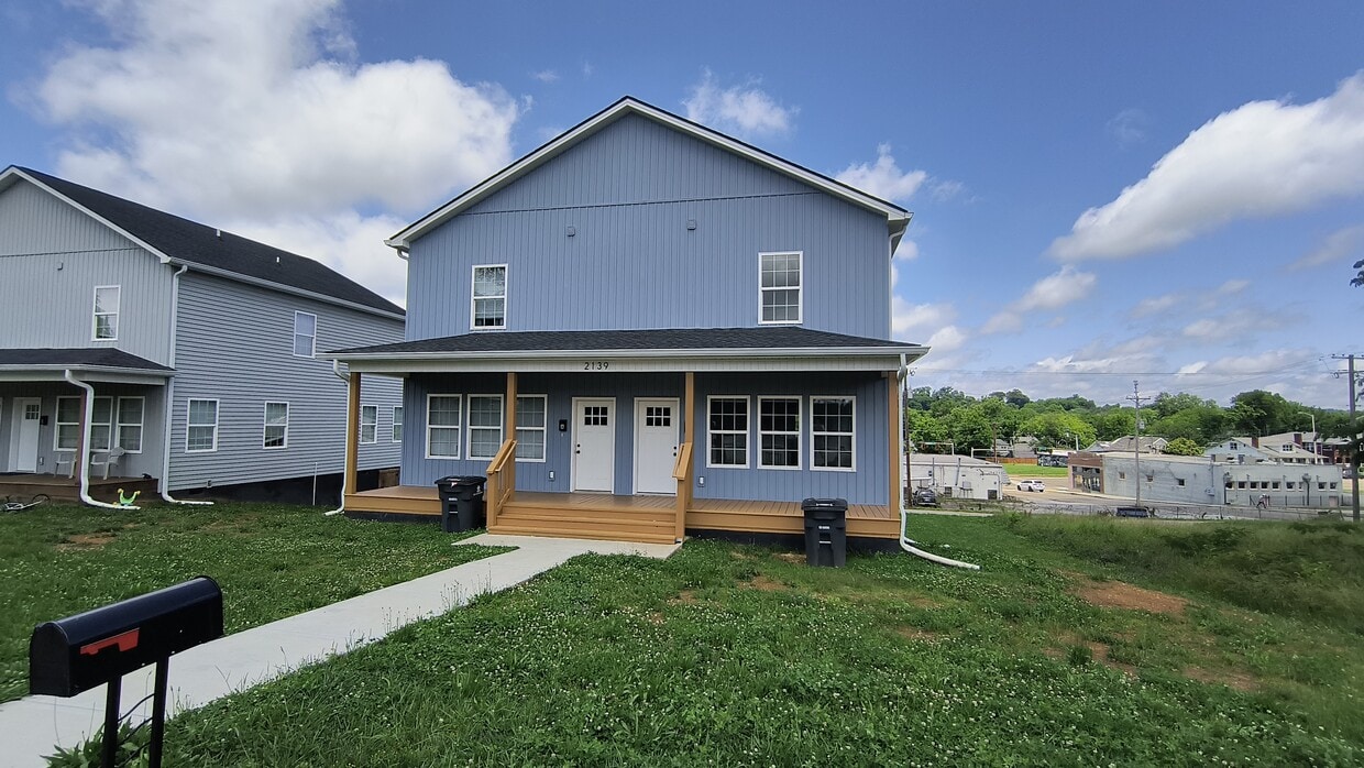 Primary Photo - 2139 Linden Ave