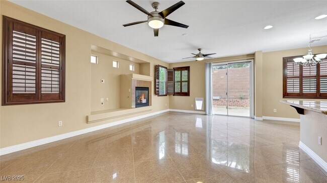 Foto del edificio - 7523 Tressider Ave