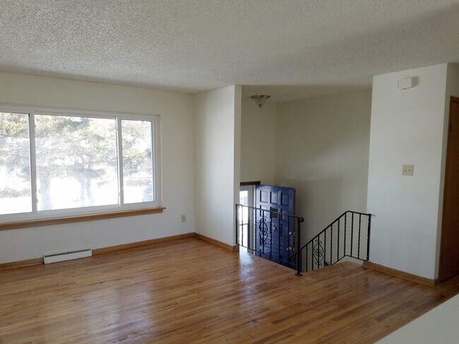 Building Photo - 6908 Willshire Blvd