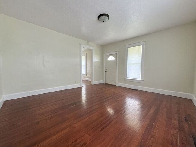 Foto del edificio - 2 Bedroom Home in the Country