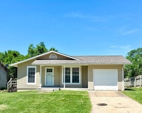 Building Photo - 11 Oak Knoll Dr
