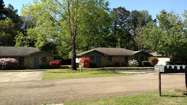 Building Photo - 120 Debra Ln