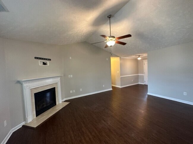 Foto del edificio - Stunning 4 Bed 2 Bath Raeford Home