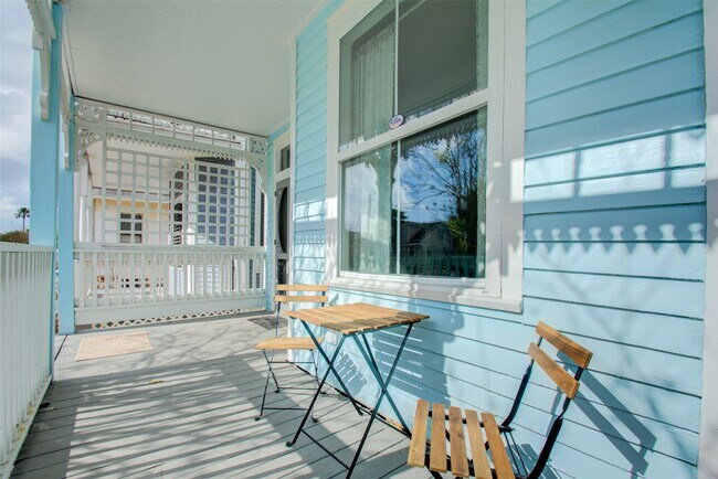 Building Photo - 3304 Avenue Q