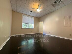Building Photo - 210 S Center St
