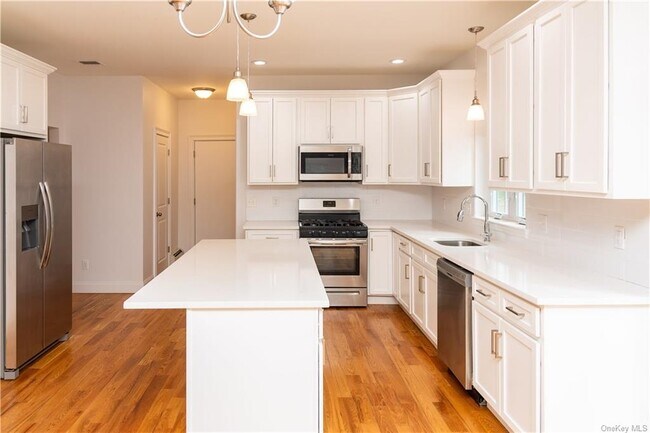 Foto del edificio - 141 Trout Brook Rd