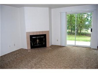 Building Photo - 9719 Holly Dr