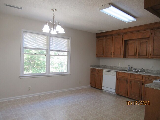 Building Photo - 192 Gertrude Dr