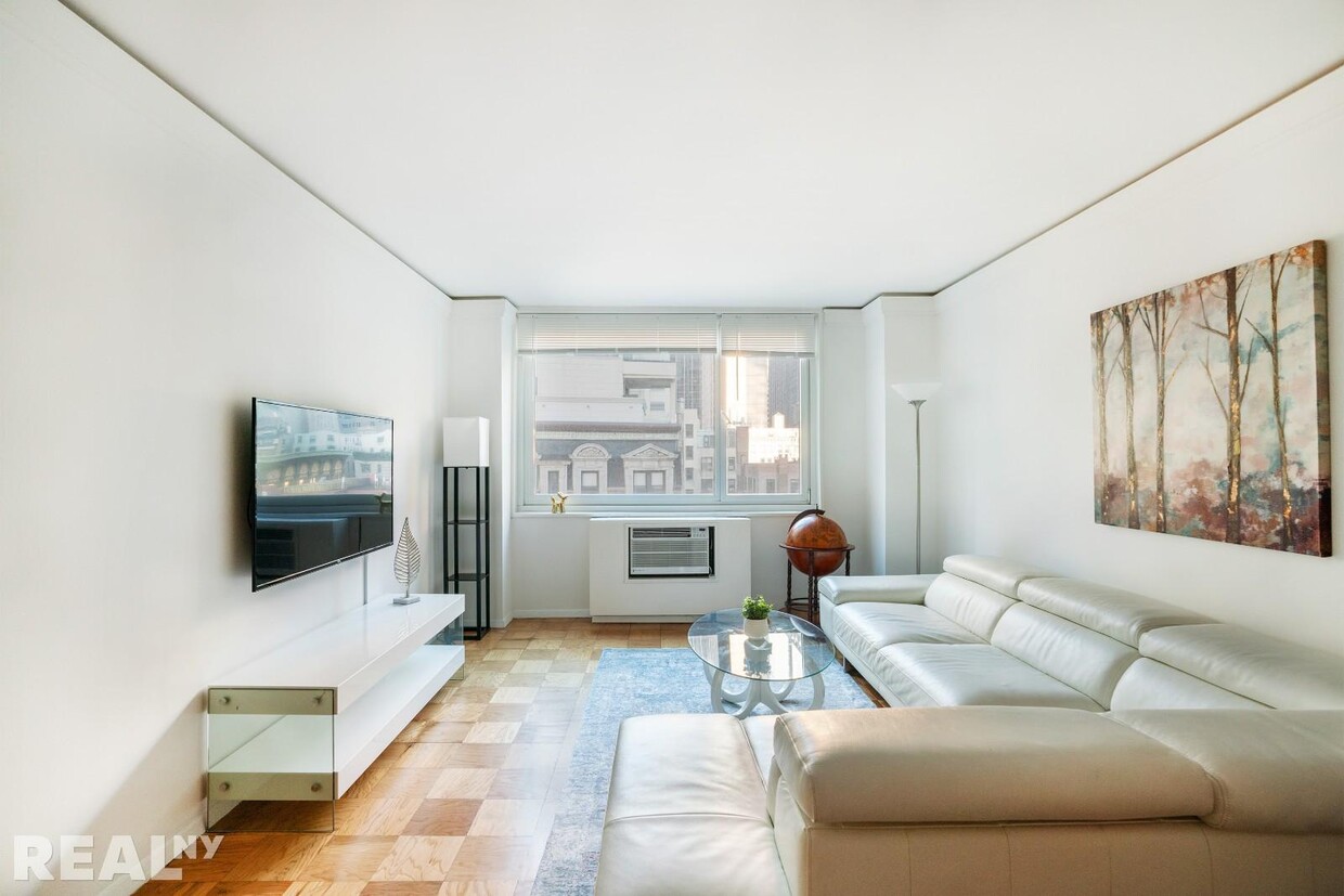 Foto principal - 271 W 47th St