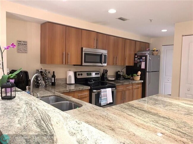 Foto del edificio - 5900 W Sample Rd