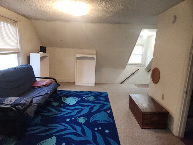 Sala de estar - 261 Elm St