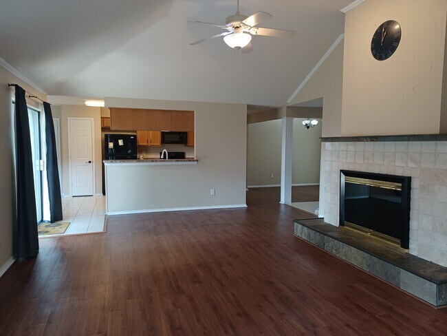 Foto del edificio - 629 Phillips Dr