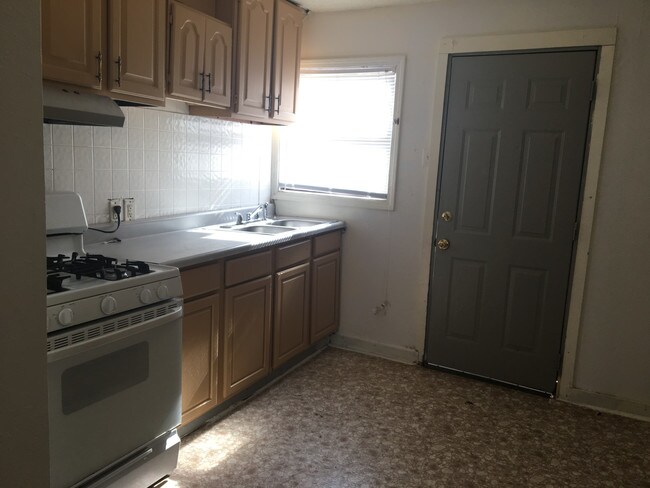 Building Photo - 2632-2634 S. Fees