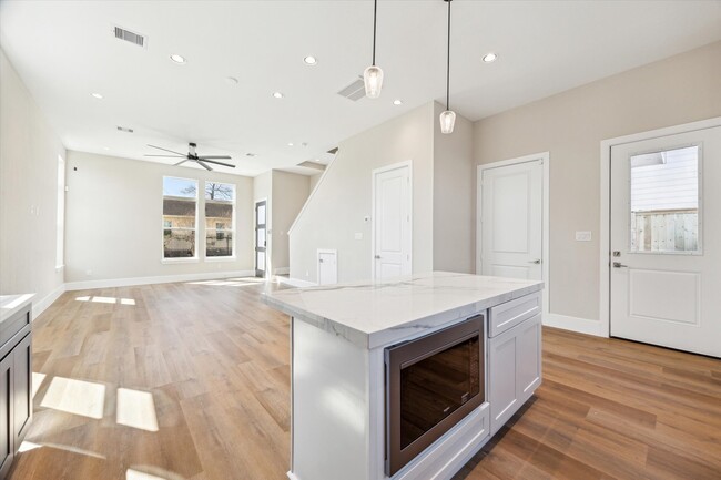 Foto del edificio - 5617 Leonard St