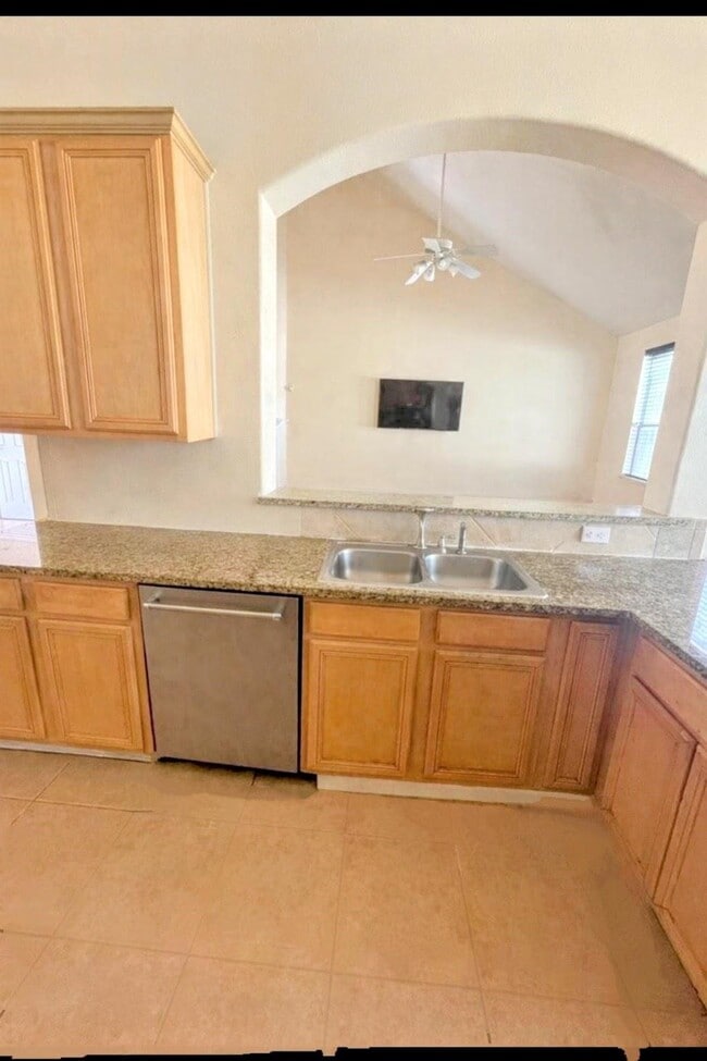 Building Photo - 26864 Calgary Pointe Dr