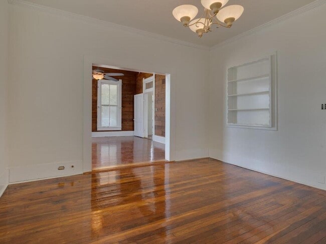 Building Photo - 316 S Avenue C Ave