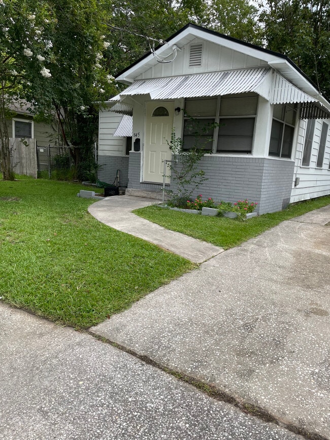 Building Photo - 845 Melson Ave