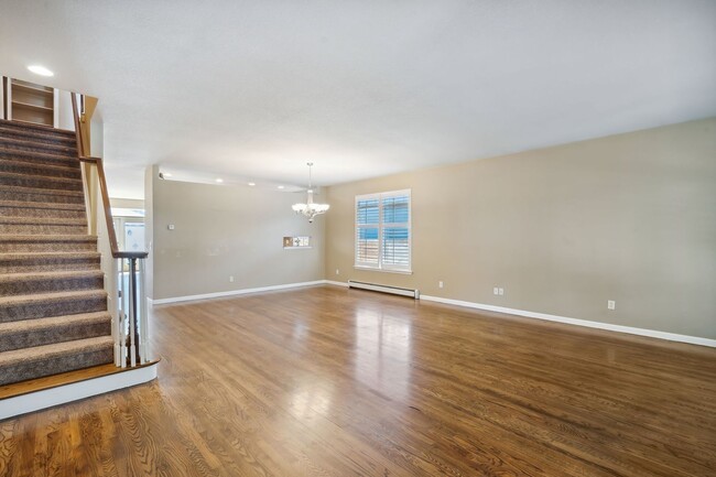 Foto del edificio - Spacious 3BD, 3.5BA Platt Park Home with Finished Basement and 2-Car Garage