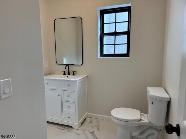 Building Photo - 188 Heckel St