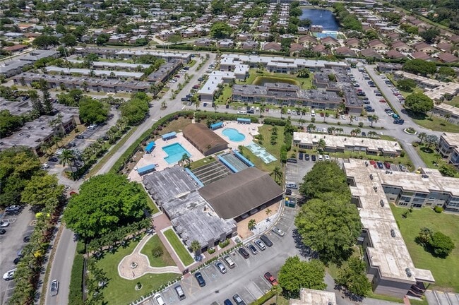 Building Photo - 701 Lori Dr