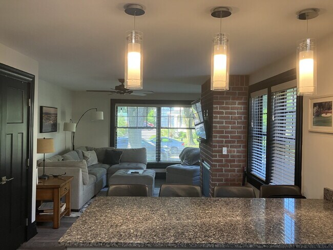 Foto del edificio - 1 BR in Village of Fairport Available Oct 1!