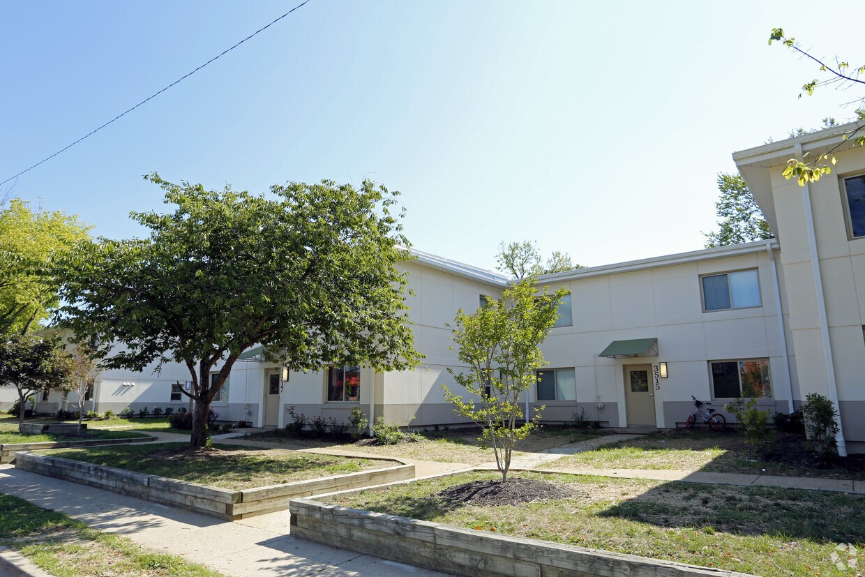 Building Photo - Lynhaven Apartments