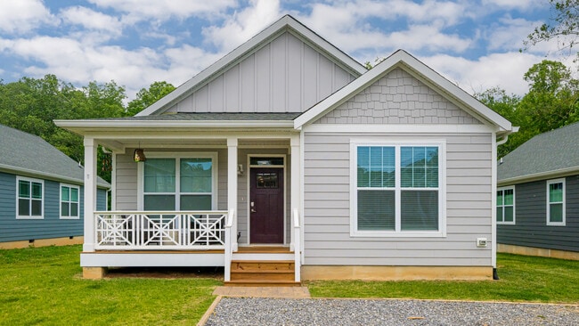 Building Photo - 1208 Seven Sisters Ln