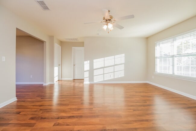 Building Photo - 2014 Cobblestone Dr