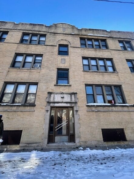 Building Photo - 117 E 68th St