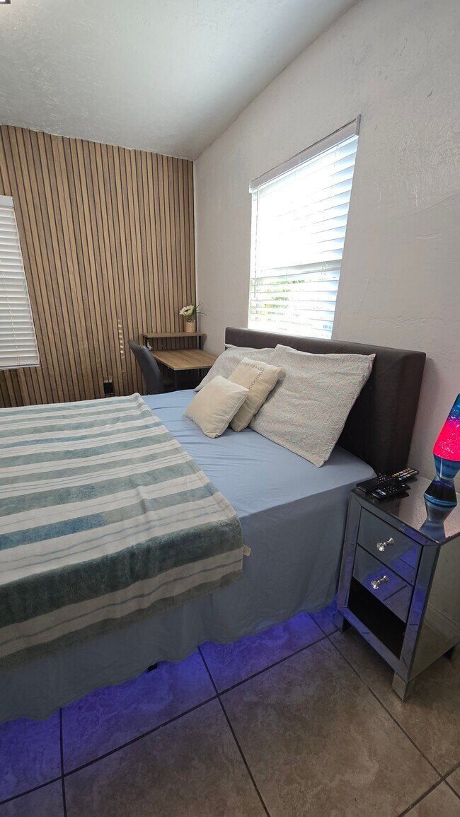 Foto del edificio - 1085 NW 24th St