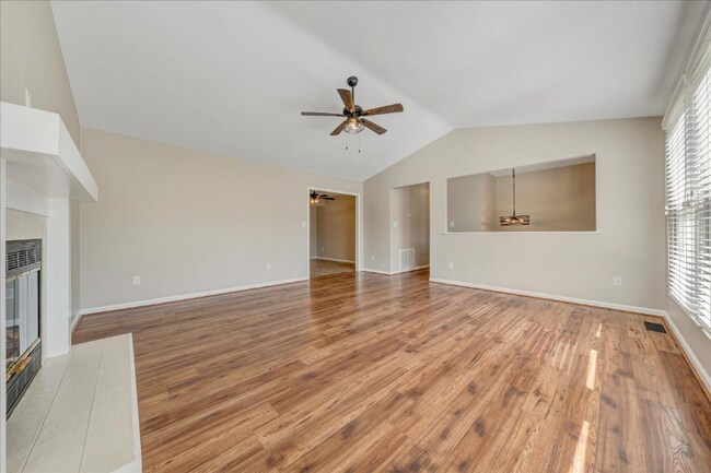 Foto del edificio - 5184 Orchard Hill Dr