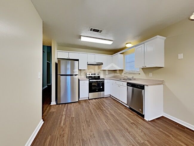 Building Photo - 1633 Jo Ann Dr