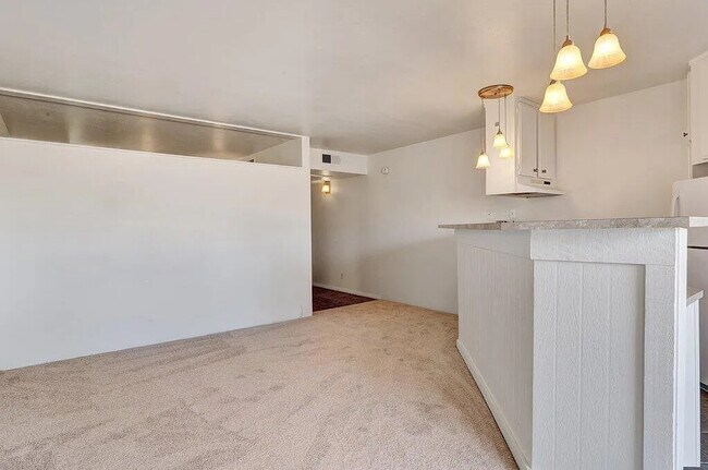 Foto del edificio - 5300 E Waverly Dr