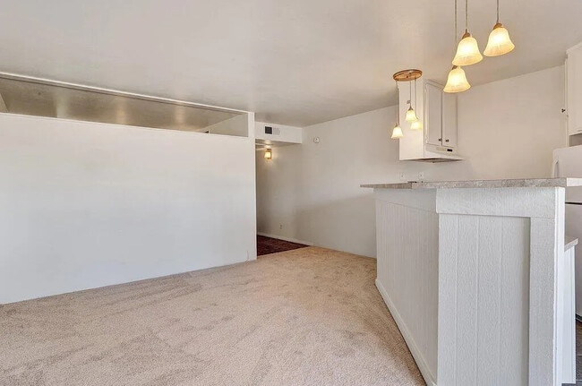 Building Photo - 5300 E Waverly Dr