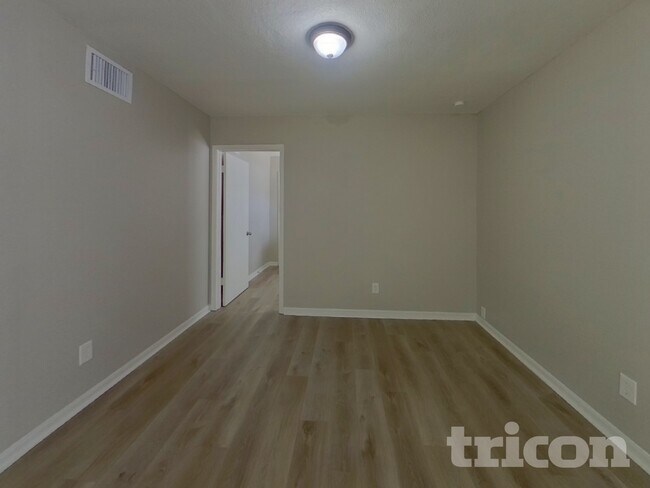 Foto del edificio - 7302 Barry Rd