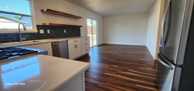 Building Photo - Nicely updated 5bd/3bth home in North Valleys