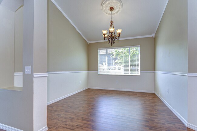 Foto del edificio - 6716 Bluff Meadow Ct