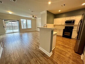 Building Photo - 16130 Limestone Lake Dr