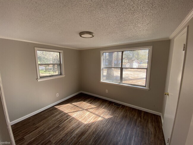 Building Photo - 2 br, 1 bath House - 66 Holly Hill Drive