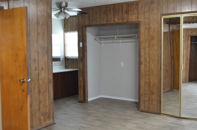 Building Photo - 2020 Gage Rd