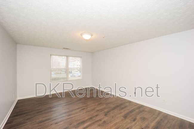 Foto del edificio - 12101 Fairington Ridge Cir