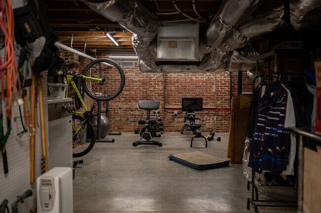 Building Photo - 926 Herrin Ave