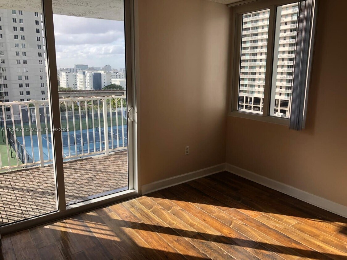 Foto principal - 800 N Miami Ave