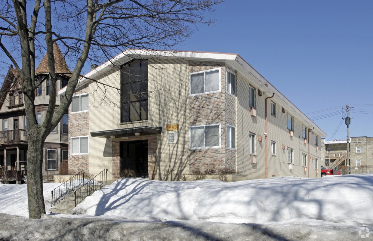 Primary Photo - 2448 W Killbourn St
