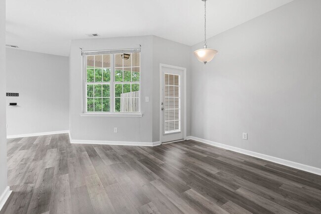 Foto del edificio - Available 2/4! Great 4BR Townhome in Mebane!